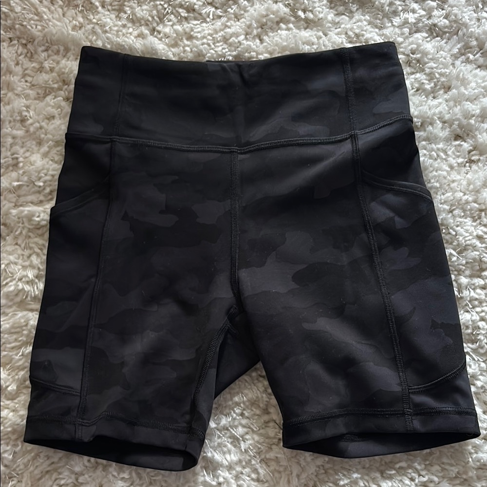 Black Camouflage lululemon invigorate shorts 6in inseam size 4